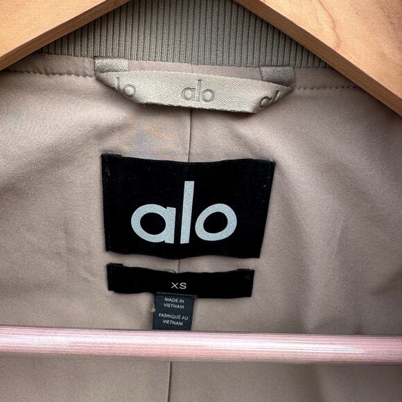 Alo Light Cocoa Main Character High-Waist Wide Leg Trouser Cropped Jacket XS - Picture 12 of 16